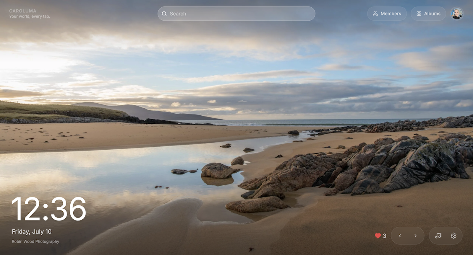 Caroluma new tab — full screen photo with clock and search